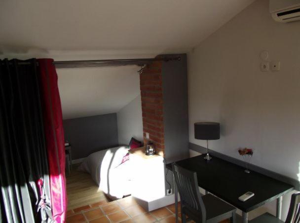 Terre De Garance Bed & Breakfast Lagardelle-sur-Lèze Стая снимка